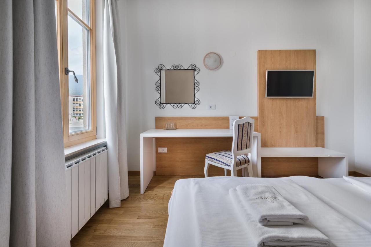 Hotel Dvorec Tolmin Esterno foto