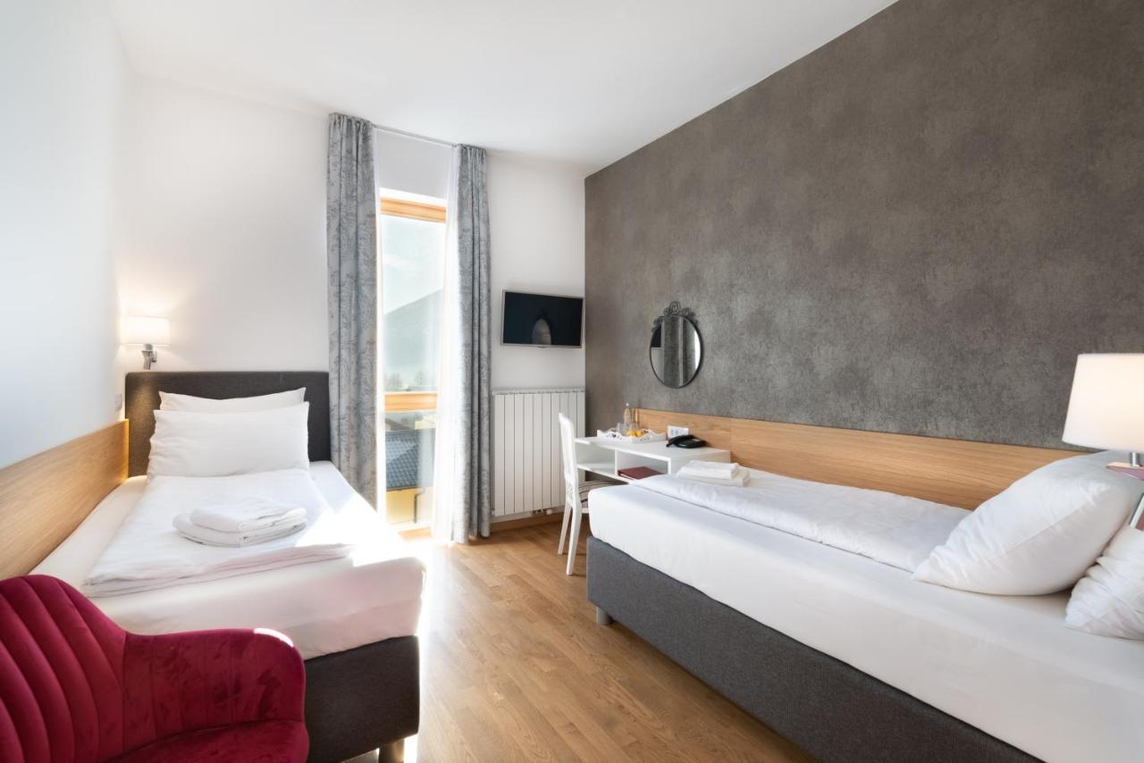 Hotel Dvorec Tolmin Esterno foto