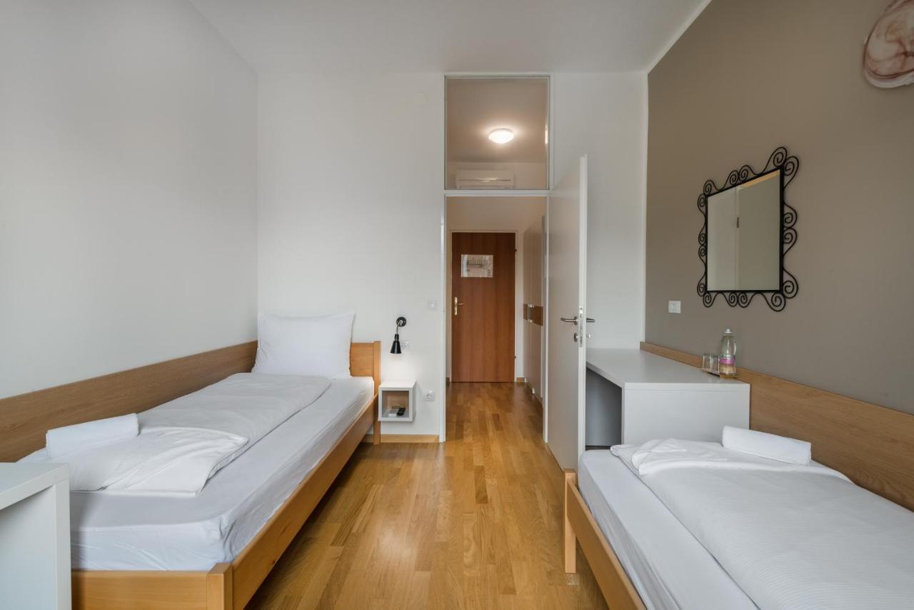 Hotel Dvorec Tolmin Esterno foto