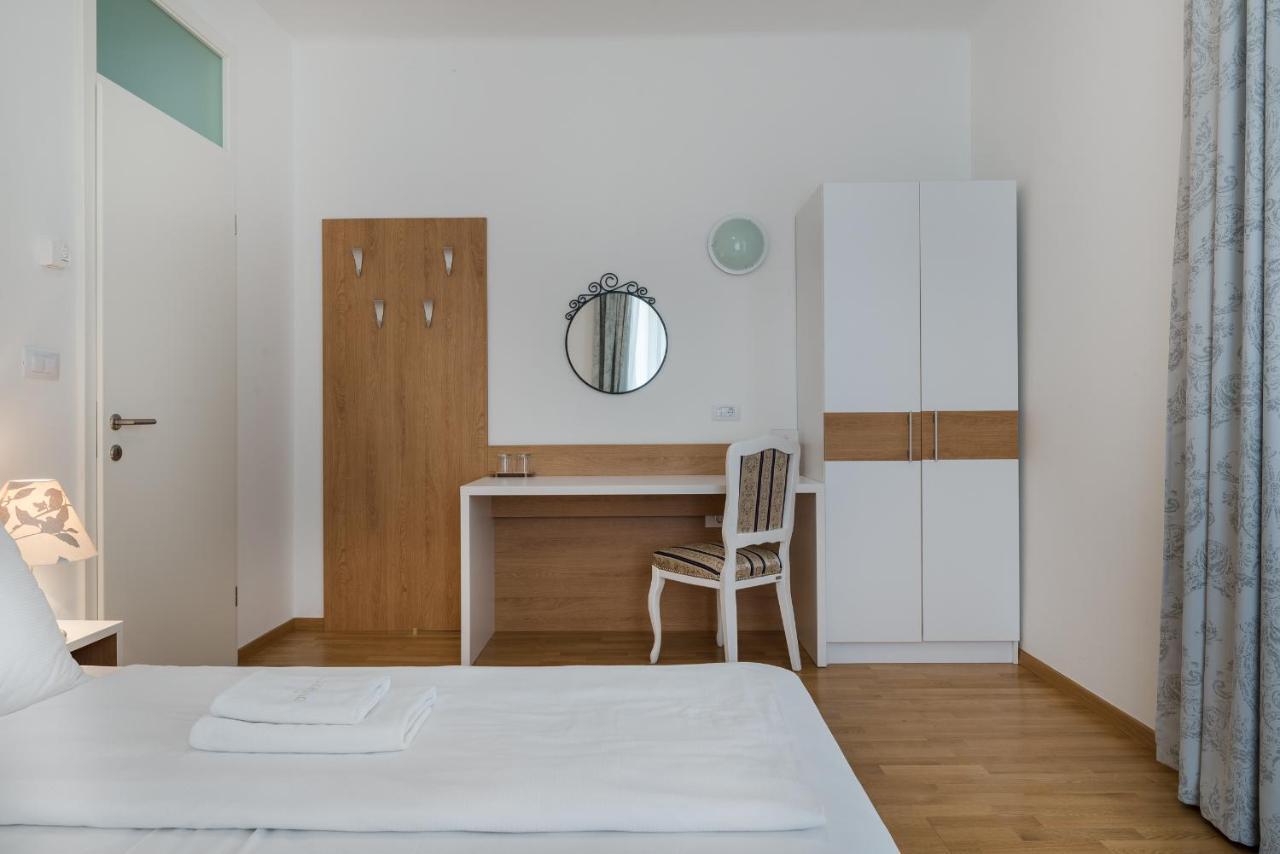Hotel Dvorec Tolmin Esterno foto