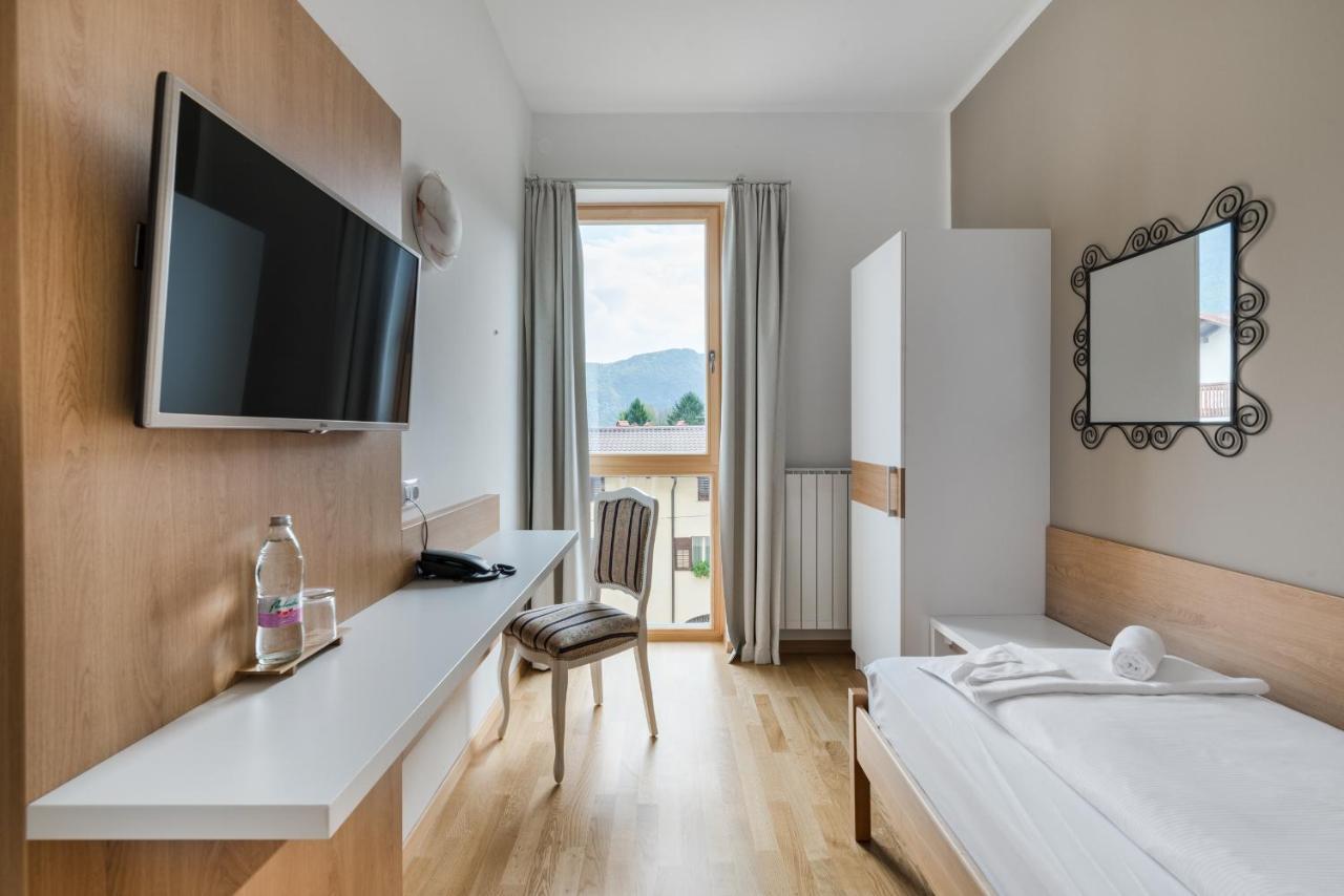 Hotel Dvorec Tolmin Esterno foto